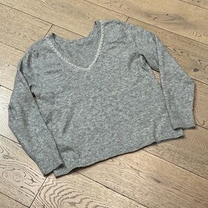 Woman’s ICHI grey v neck with pearls sweater. Medium. Pull over. Soft and comfy!